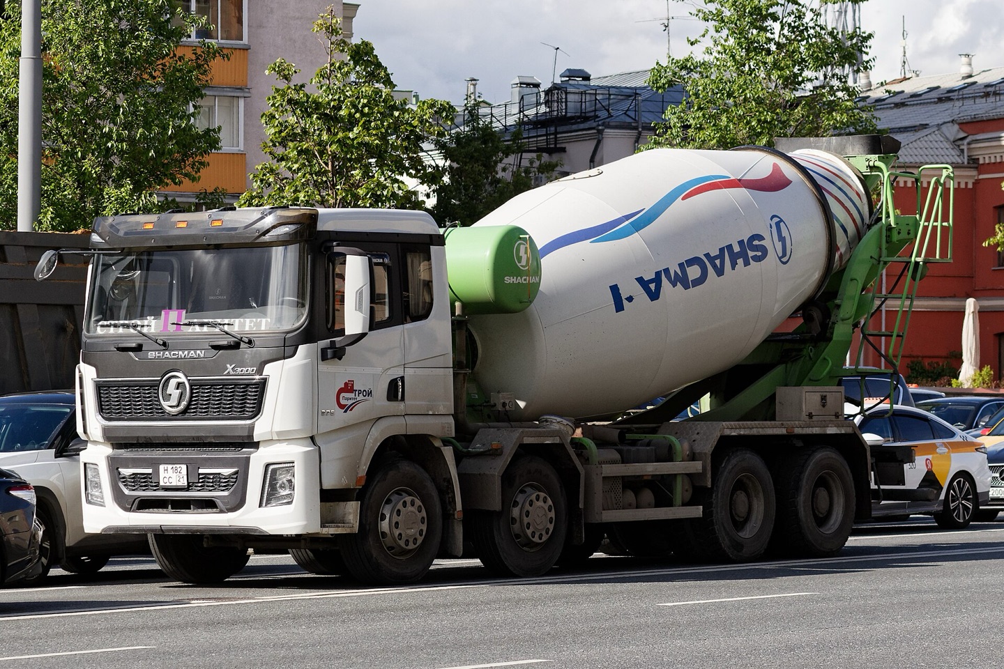 Real SHACMAN X3000 concrete mixer truck; reference photo, not a Luhang stock vehicle.
